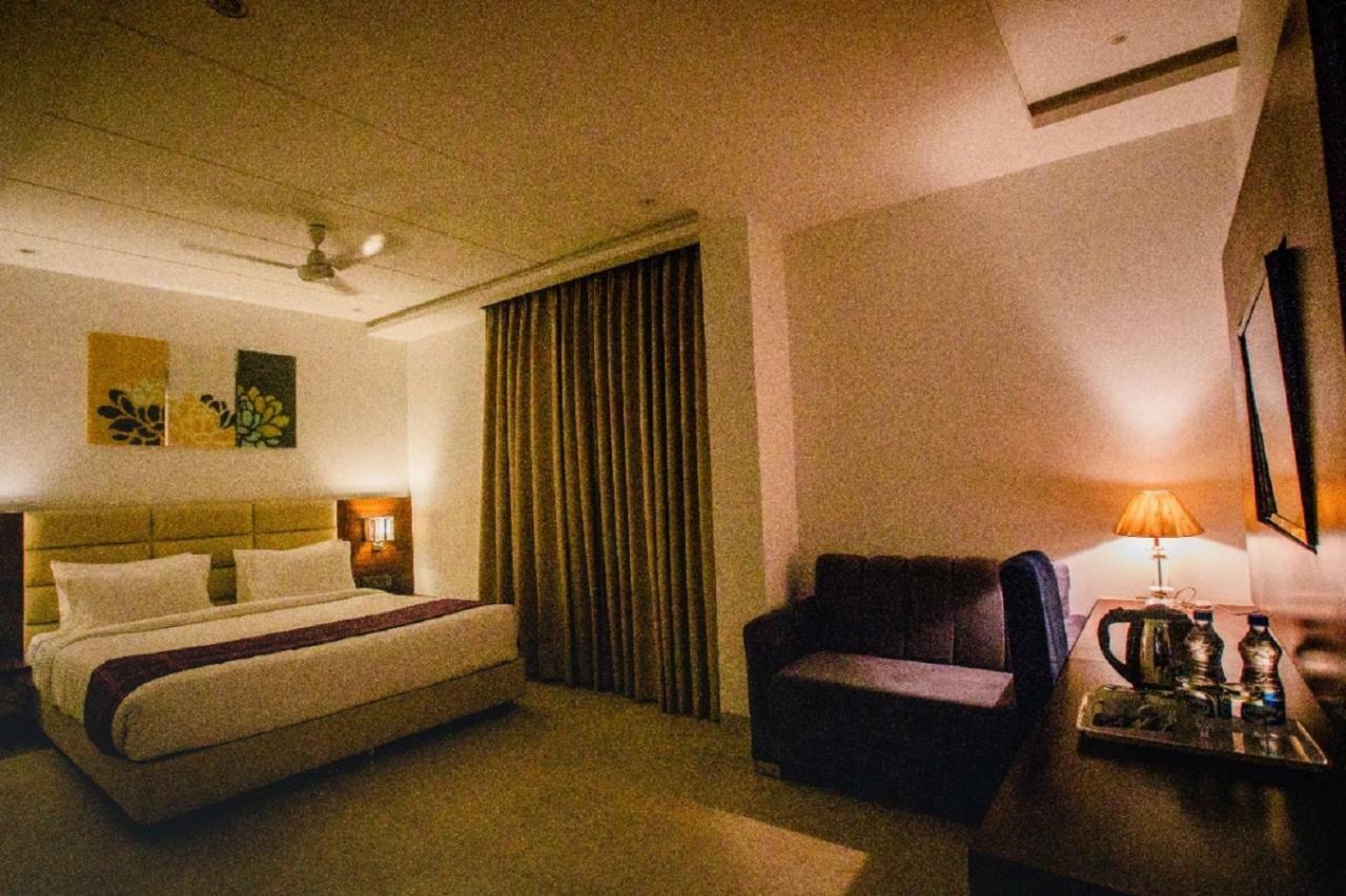 Hotel Ten Square, India 아그라 외부 사진